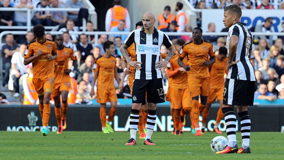 Bintang Newcastle United, Jonjo Shelvey, dianggap bisa gabung Barcelona jika tak sibuk bermain Golf Copyright: © Ian Horrocks/Getty Images